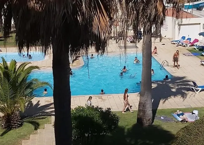 Apartment, Pool And Sea View 아파트 알부페이라